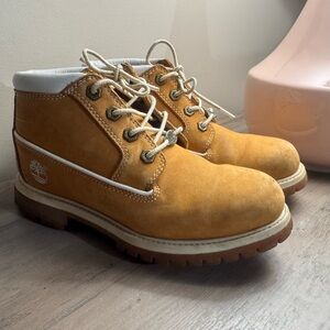 Timberland Women's Nellie Waterproof Chukka Boot Sz 6.5